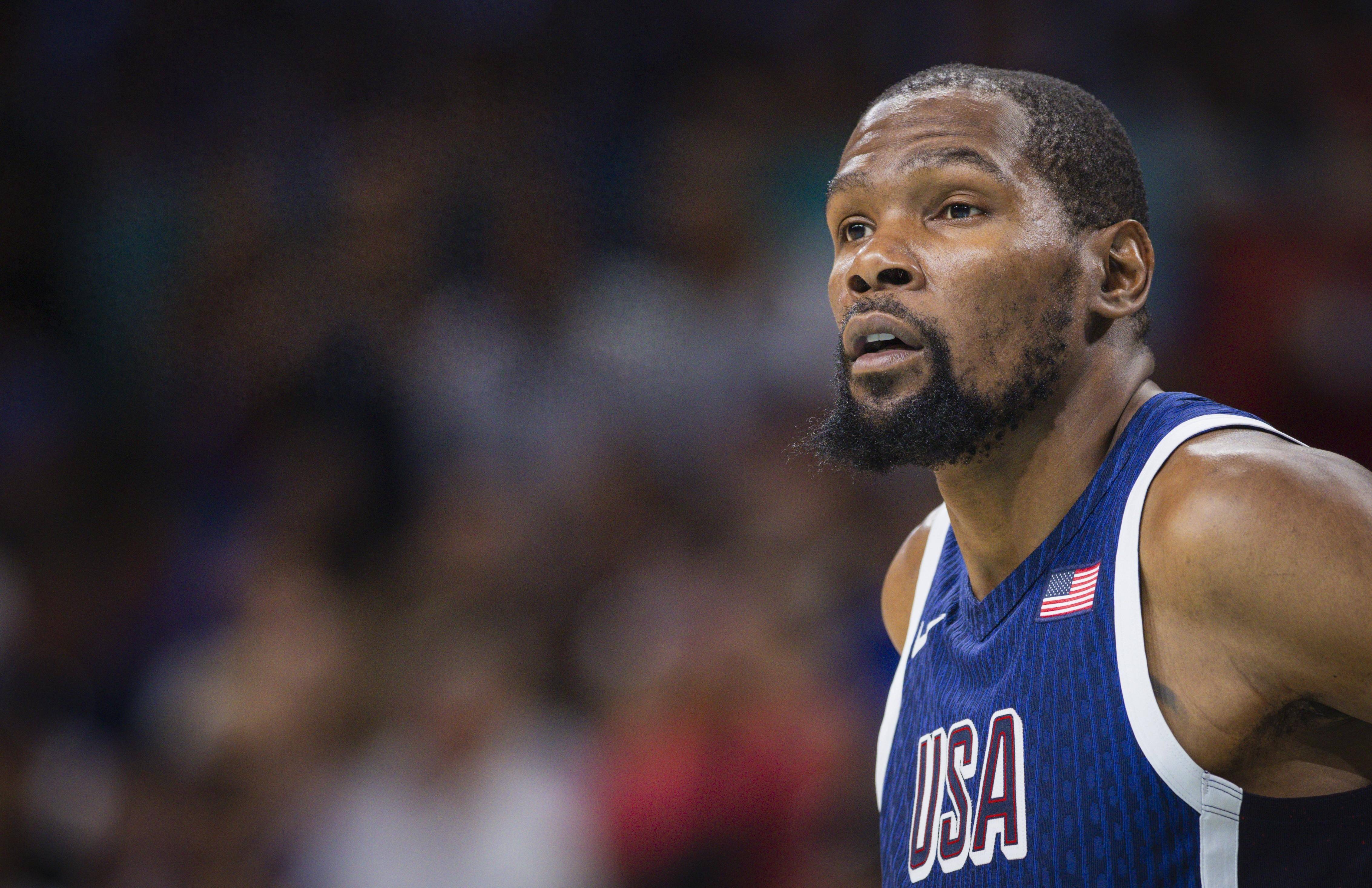 美国球员表现稳定，国际篮球联赛中获得成功