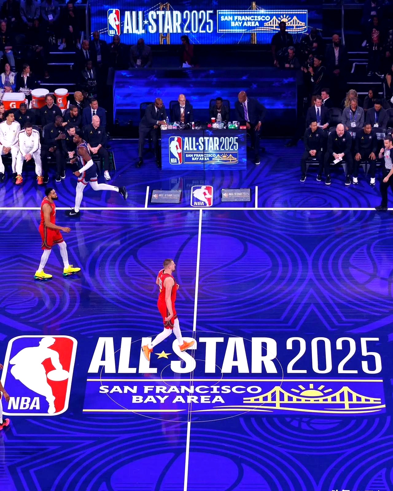 球场狂欢：全球篮球战局千回百转纷争不休