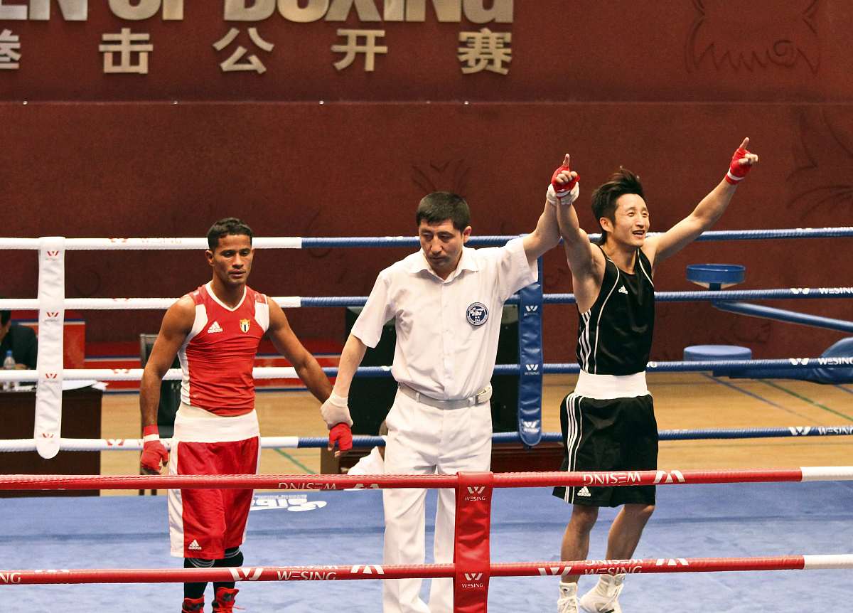 总决赛战事激烈，球员表现出色赢得掌声的简单介绍